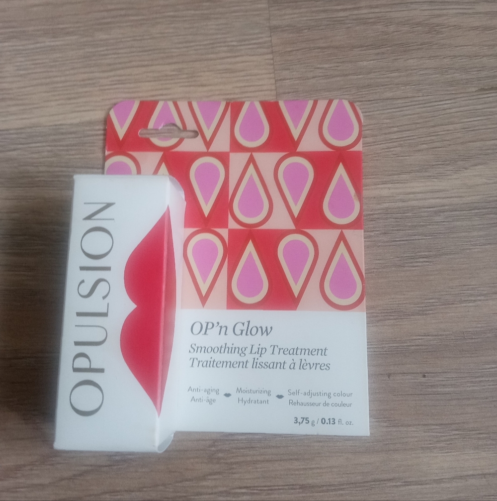 OP'n Glow Smoothing Lip Treatment - Red